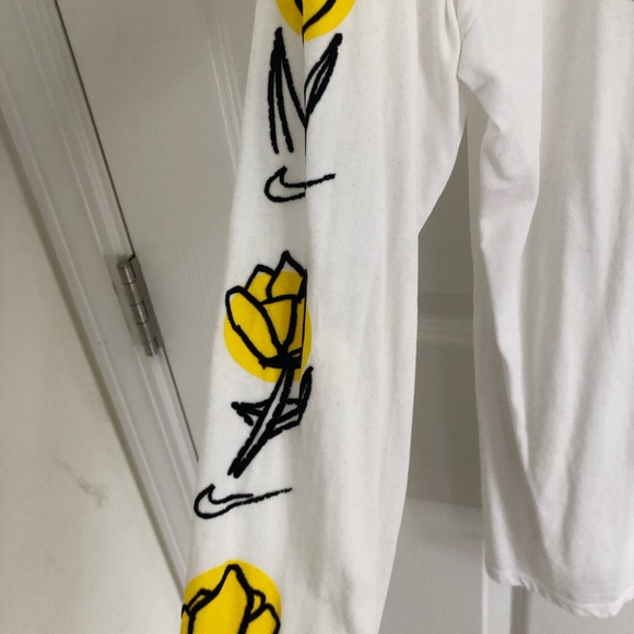 Nike SB textured flower graphic on sleeve and back, size medium, long sleeve - Picture 4 of 4